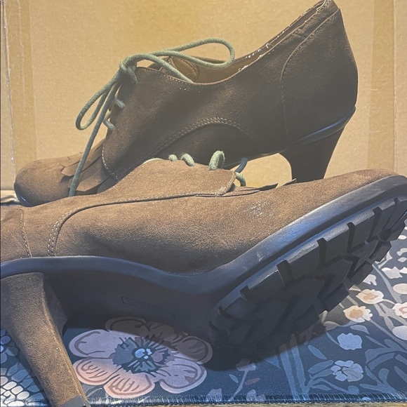 Tahari Olive Green Fringe Heels - Picture 6 of 6